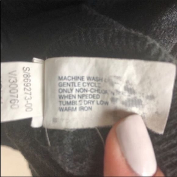 Gap cardigan. Gray with shadow pattern on fabric. Medium - Picture 8 of 8